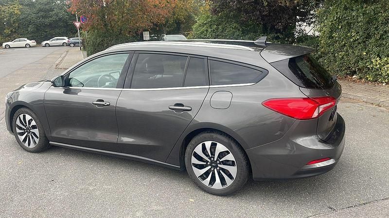 Gebraucht Ford Focus 120 PS (88 kW) 2020 Grau Kombi