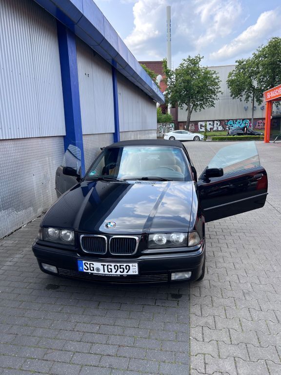 Schwarz Gebraucht 1996 BMW 320 Cabriolet Sport Line Cabrio | 6.825 € (Superpreis) - Bild 1/4