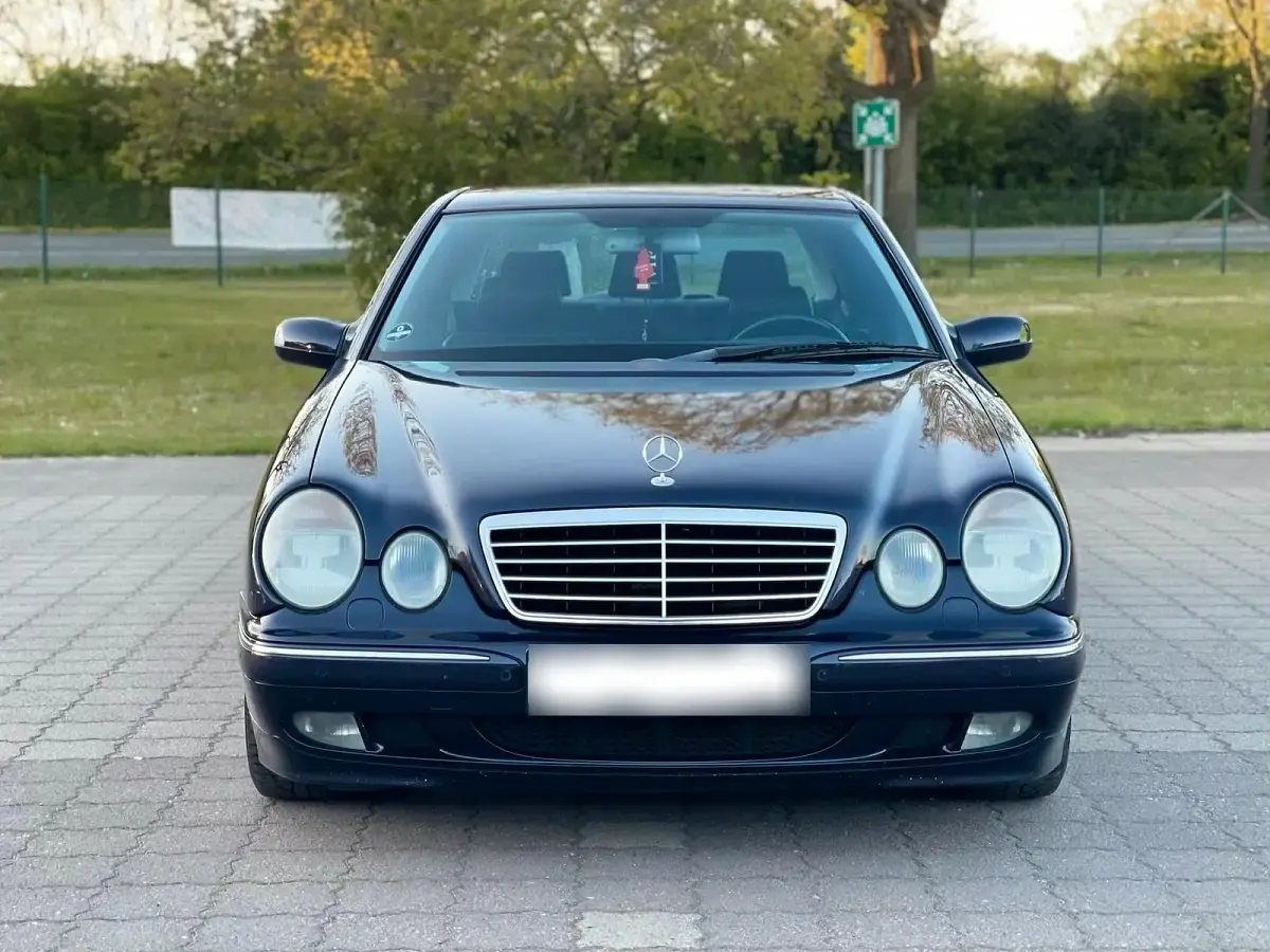 Gebraucht Mercedes E320 Avantgarde 197 PS (144 kW) 2000 Violet Limousine