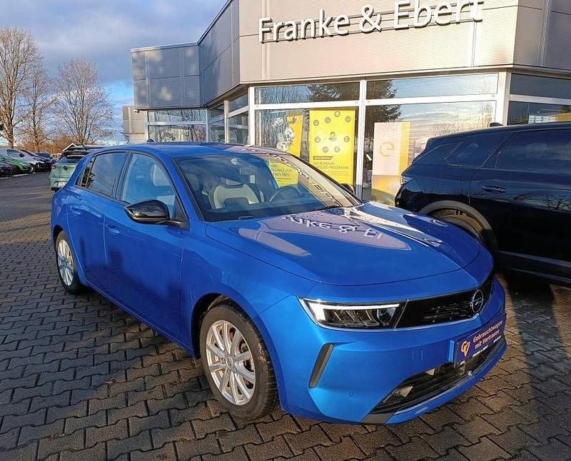 Kobalt blau (metallic) (metallic) Gebraucht 2022 Opel Astra Enjoy Limousine | 17.290 € (Fairer Preis) - Bild 1/4