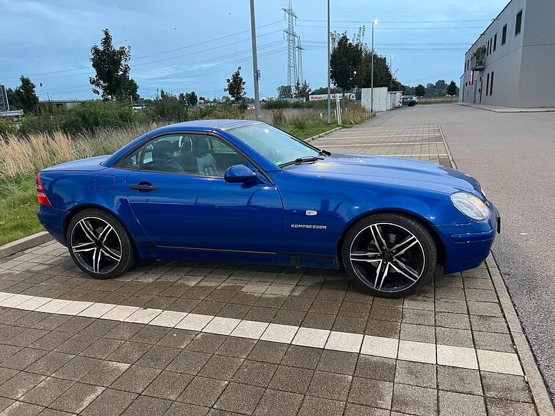 Gebraucht Mercedes SLK230 197 PS (144 kW) 1998 Blau Cabrio