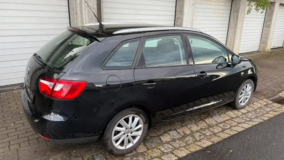 Używany Seat Ibiza ST 105 KM (77 kW) 2013 Czarny Kombi