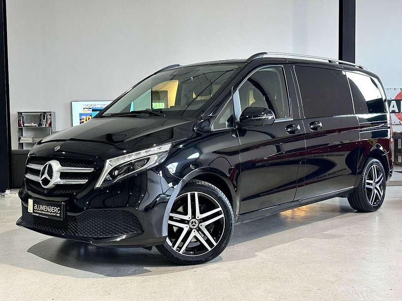 Obsidianschwarz Gebraucht 2019 Mercedes V220 Avantgarde Van / Kleinbus | 42.980 € (Superpreis) - Bild 1/4