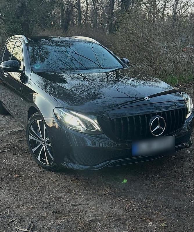 Second-hand Mercedes E300 306 CP (225 kW) 2019 Negru Break
