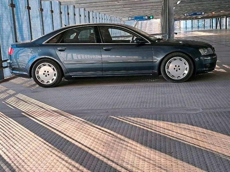 Gebraucht Audi A8 335 PS (246 kW) 2003 Blau Limousine