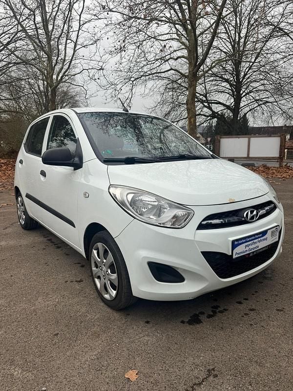 Gebraucht Hyundai i10 70 PS (51 kW) 2012 Weiß Kleinwagen