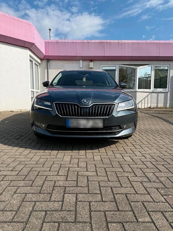 Gebraucht Skoda Superb 190 PS (139 kW) 2016 Grau Kombi