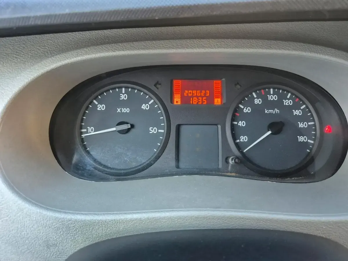 Second-hand Renault Master 88 CP (64 kW) 2010 Alb Berlinǎ