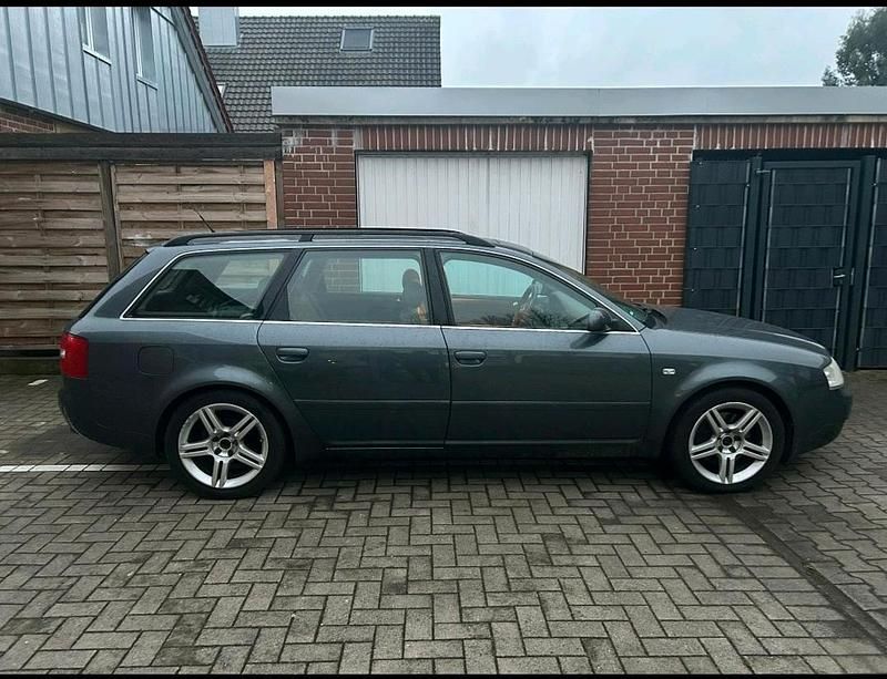 Grau Gebraucht 2003 Audi A6 Kombi | 1.200 € (Guter Preis) - Bild 1/4