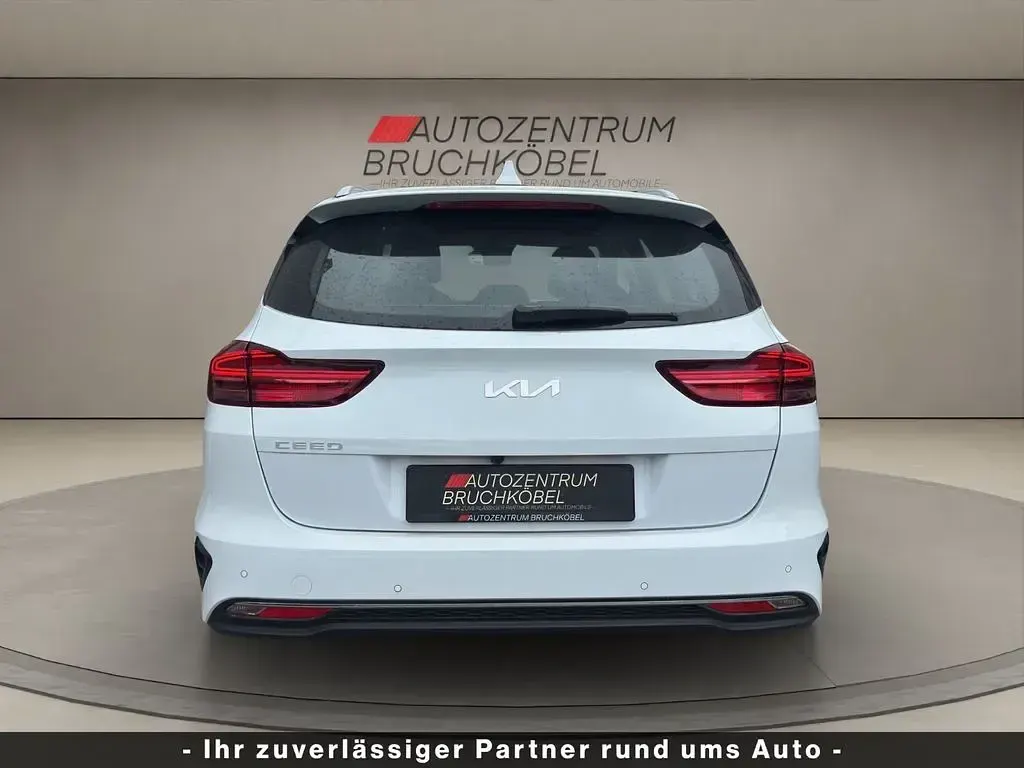 Gebraucht Kia Ceed Vision 101 PS (74 kW) 2024 Weiß Kleinwagen