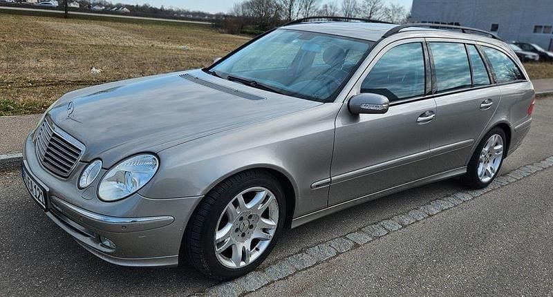 Gebraucht Mercedes E320 Avantgarde 204 PS (150 kW) 2003 Silber Limousine