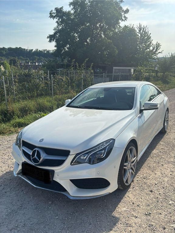 Weiß Gebraucht 2013 Mercedes E250 AMG Coupé | 18.500 € (Fairer Preis) - Bild 1/4