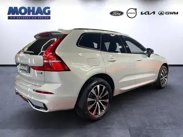 Gebraucht Volvo XC60 Plus 197 PS (144 kW) 2023 Silber SUV