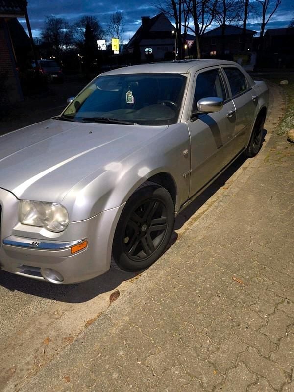 Grau Gebraucht 2006 Chrysler 300C Limousine | 3.500 € (Superpreis) - Bild 1/4