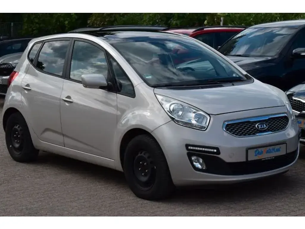 Gebraucht Kia Venga 125 PS (91 kW) 2010 Champagne silver (metallic) Kleinwagen