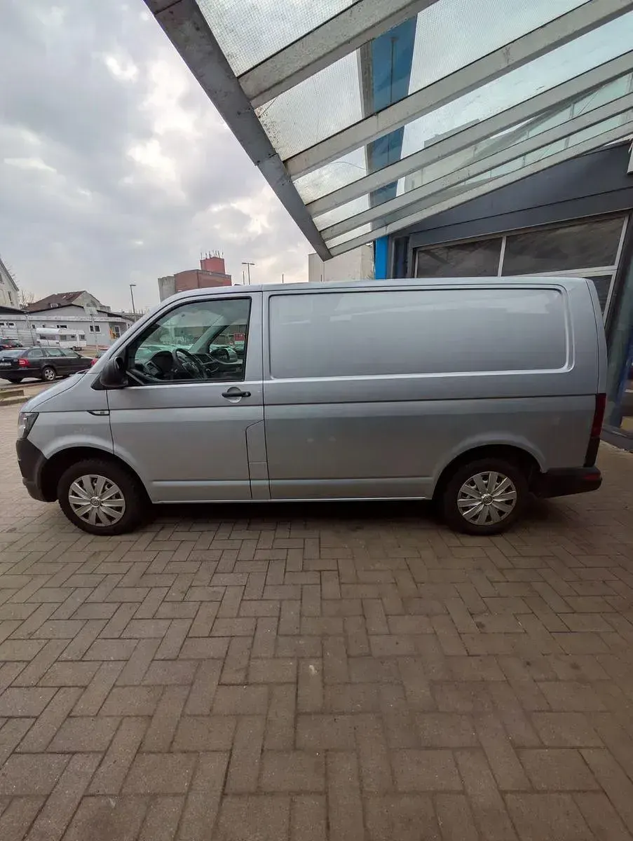 Gebraucht VW Transporter 150 PS (110 kW) 2017 Silber Van