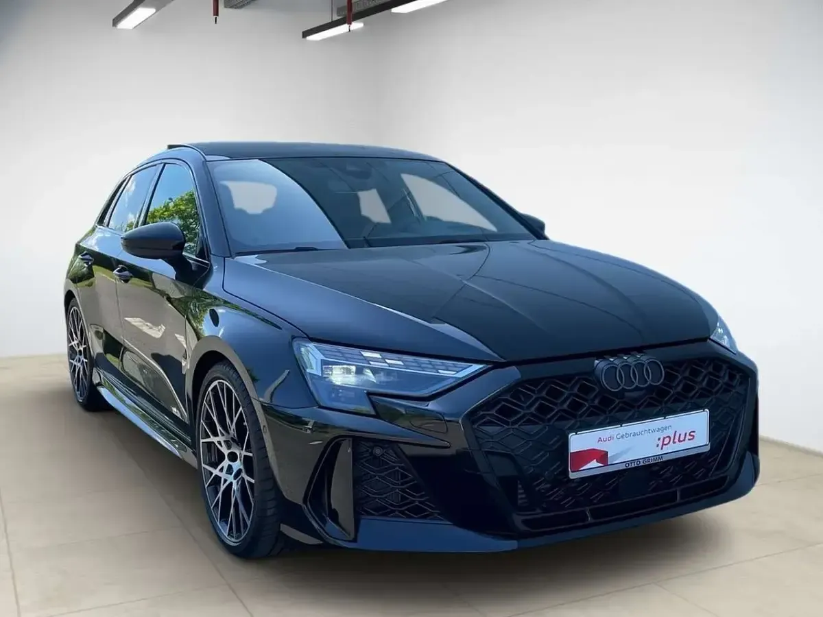 Gebraucht Audi RS3 Sportback Sport 400 PS (294 kW) 2025 Mythosschwarz metallic Kleinwagen