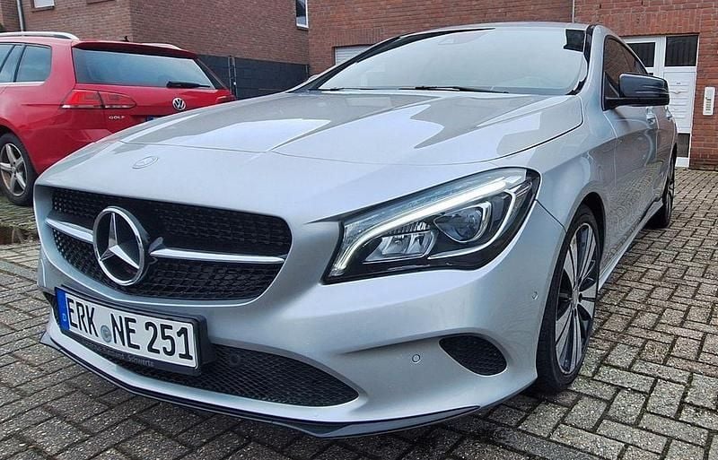 Gebraucht Mercedes CLA180 Shooting Brake Urban 122 PS (89 kW) 2016 Silber Kombi