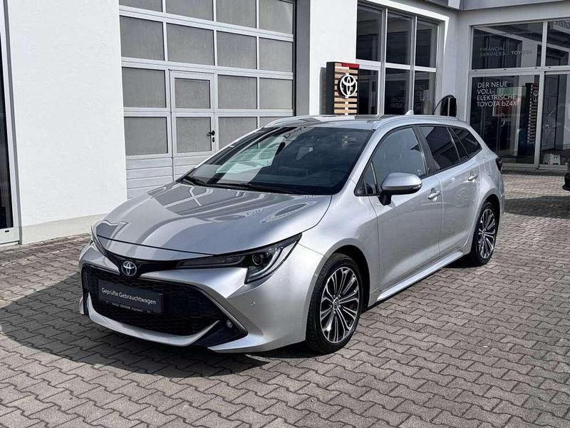 Gebraucht Toyota Corolla Team 184 PS (135 kW) 2022 Shimmering silver metallic Limousine