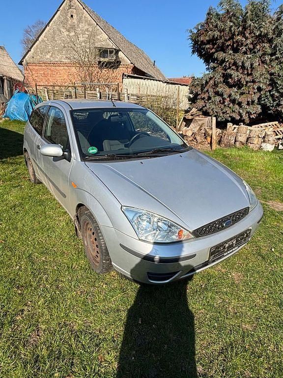 Second-hand Ford Focus 75 CP (55 kW) 2004 Argintiu Berlinǎ