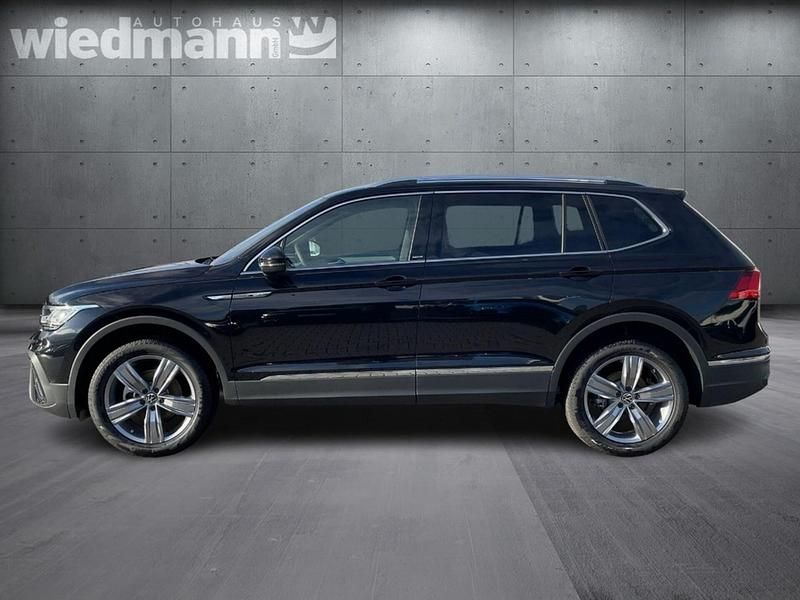 Gebraucht VW Tiguan Allspace Move 150 PS (110 kW) 2023 Deep black perleffekt (metallic) SUV