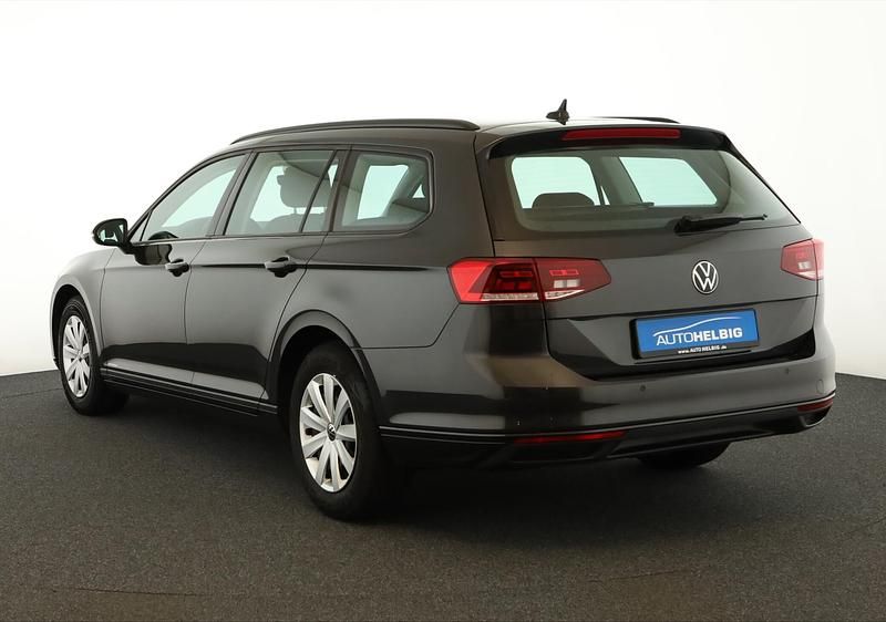 Gebraucht VW Passat Conceptline 122 PS (89 kW) 2023 Mangangrau metallic Kombi