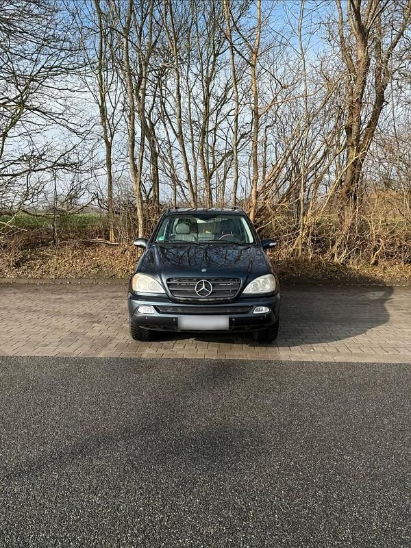 Gebraucht Mercedes ML270 163 PS (119 kW) 2003 Blau SUV