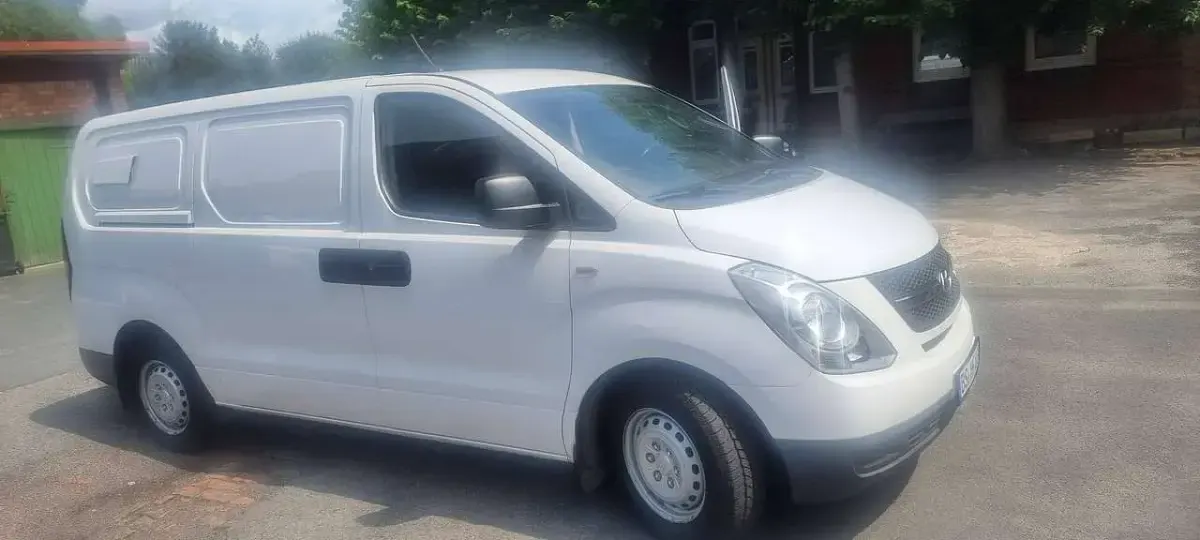 Gebraucht Hyundai H-1 170 PS (125 kW) 2014 Weiß Van / Kleinbus