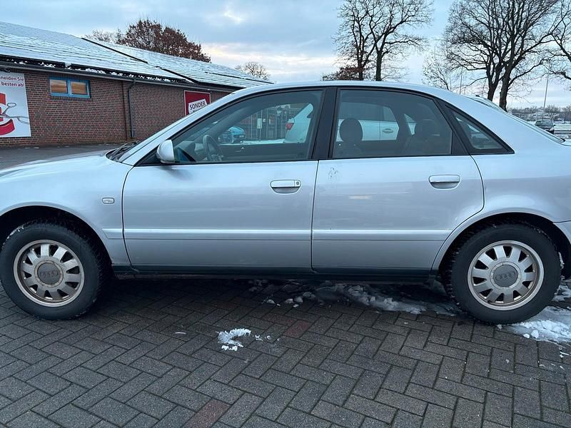 Gebraucht Audi A4 101 PS (74 kW) 1999 Silber Limousine