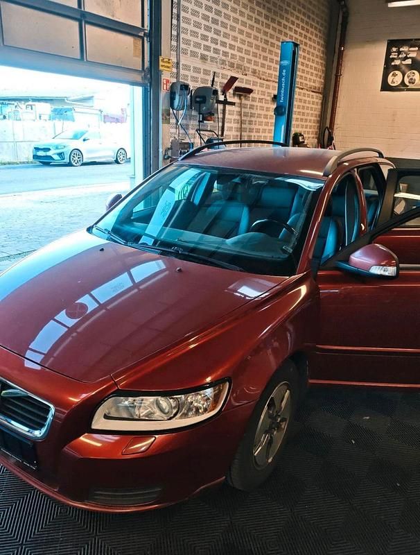 Rot Gebraucht 2011 Volvo V50 Kombi | 4.300 € - Bild 1/4