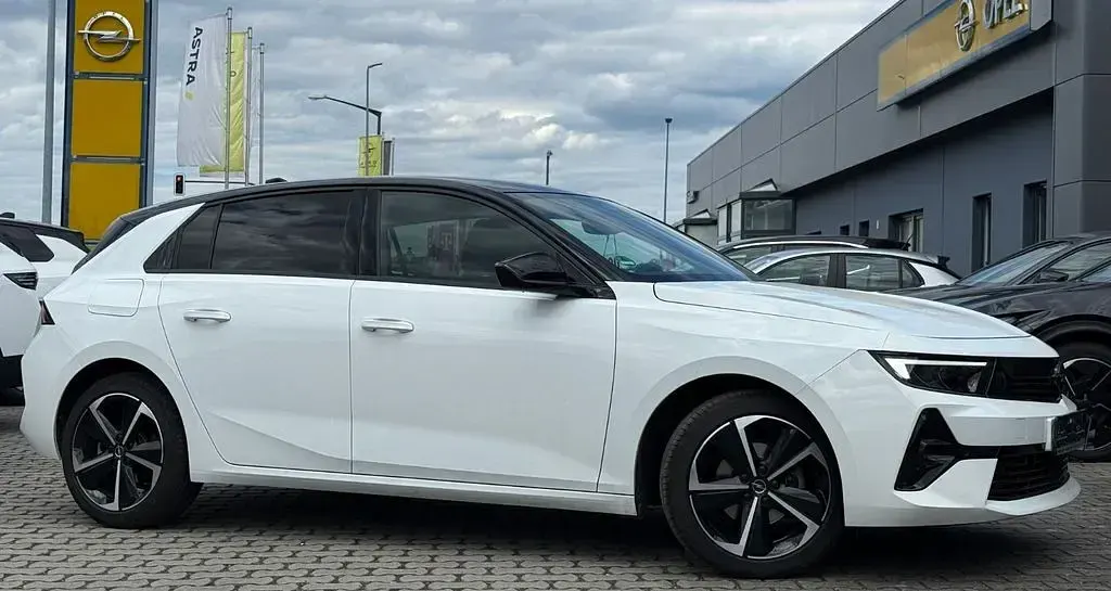 Gebraucht Opel Astra S 131 PS (96 kW) 2024 Weiß Kleinwagen