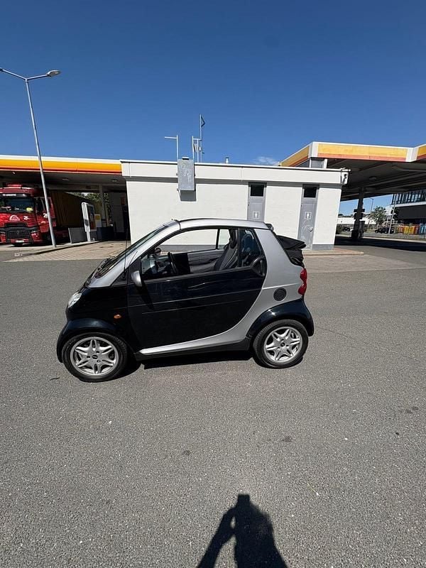 Schwarz Gebraucht 2002 Smart ForTwo Cabrio Cabrio | 3.800 € - Bild 1/4