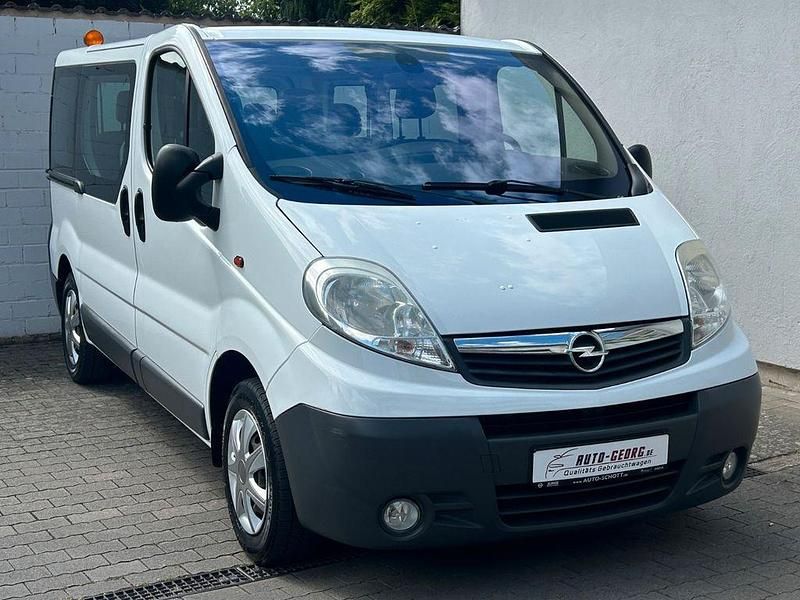 Weiß Gebraucht 2014 Opel Vivaro Van | 8.999 € (Guter Preis) - Bild 1/4