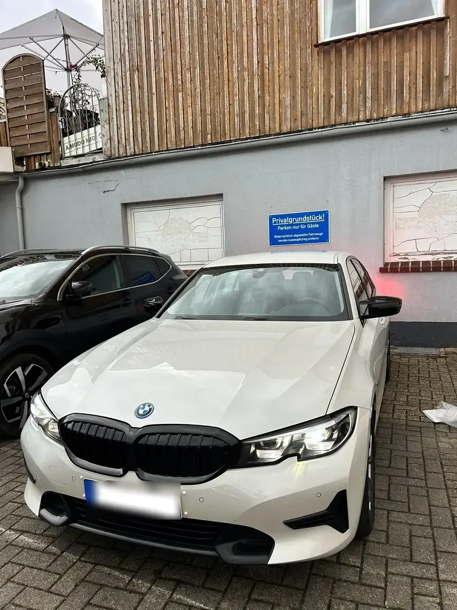 Gebraucht BMW 330e 292 PS (214 kW) 2022 Weiß Limousine