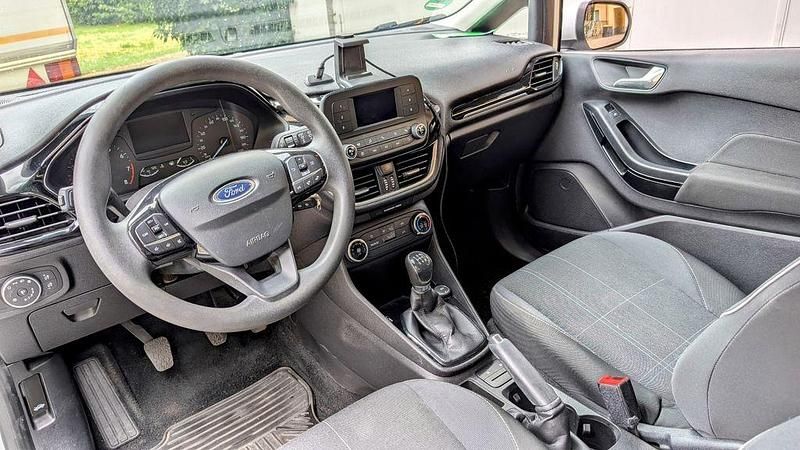 Gebraucht Ford Fiesta Trend 71 PS (52 kW) 2018 Weiß Kleinwagen