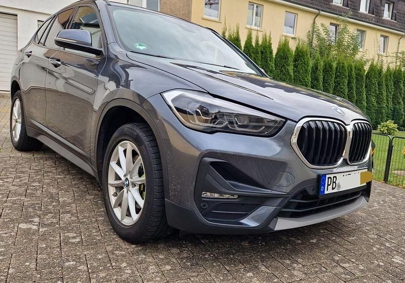 Grau Gebraucht 2020 BMW X1 SUV | 20.900 € (Fairer Preis) - Bild 1/4