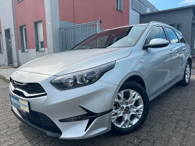 Silber Gebraucht 2023 Kia Ceed Sportswagon 4 Kombi | 21.950 € (Superpreis) - Bild 1/3