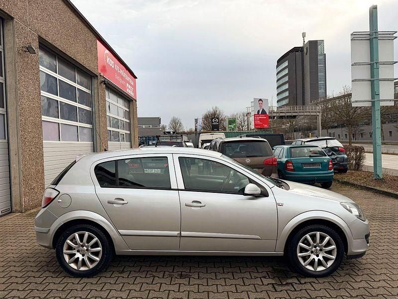 Gebraucht Opel Astra Edition 105 PS (77 kW) 2005 Silber Limousine