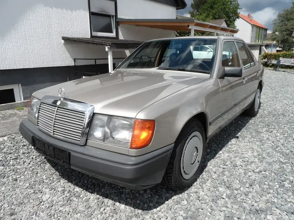 Gebraucht Mercedes 200 118 PS (86 kW) 1989 Other Limousine