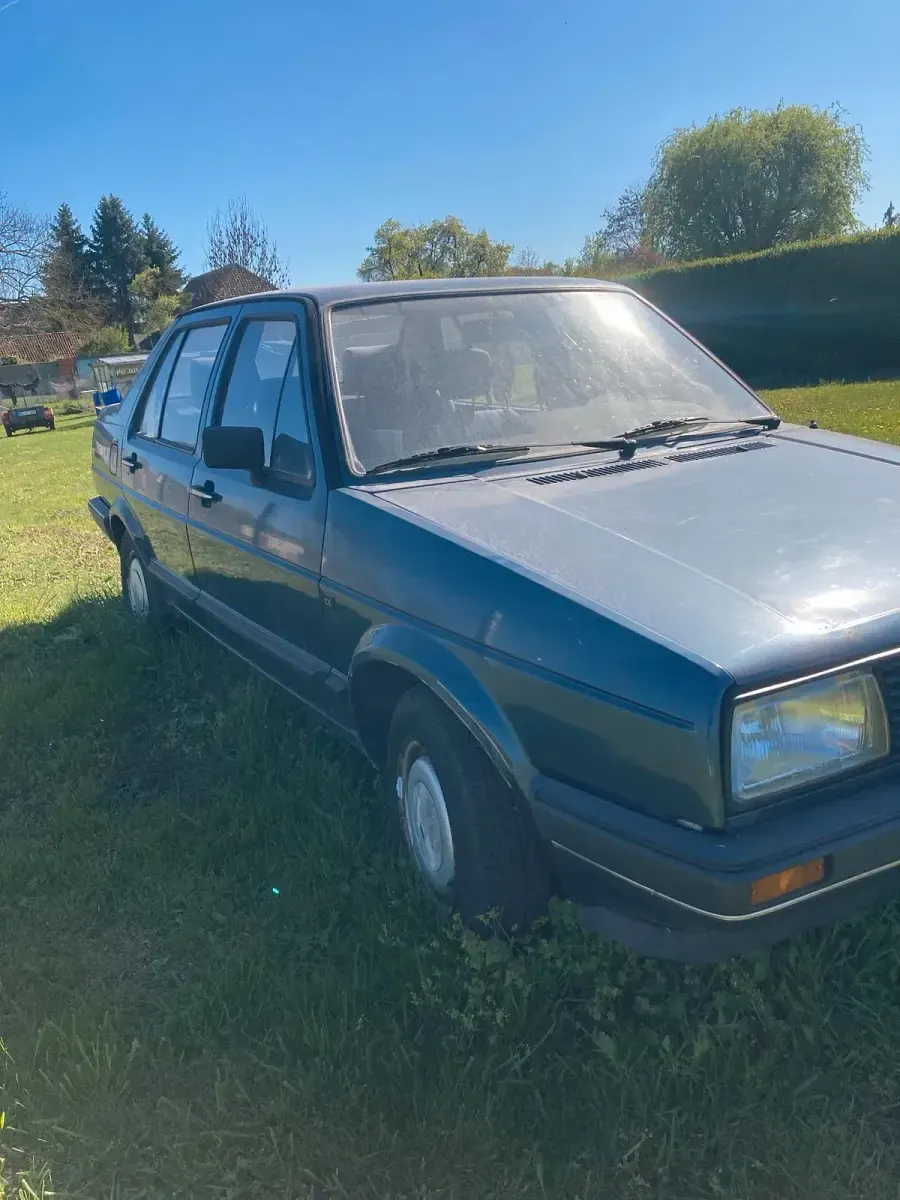 Używany VW Jetta 72 KM (52 kW) 1984 Niebieski Sedan/Limuzyna