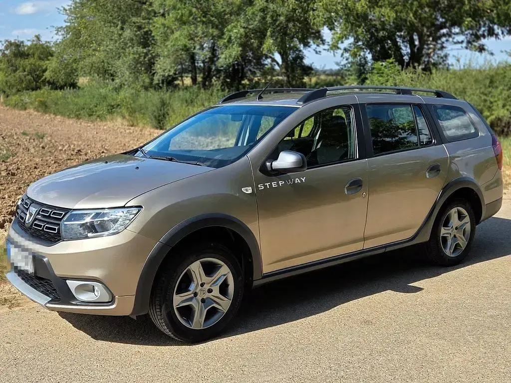 Gebraucht Dacia Logan MCV Stepway 101 PS (74 kW) 2020 Gold Limousine