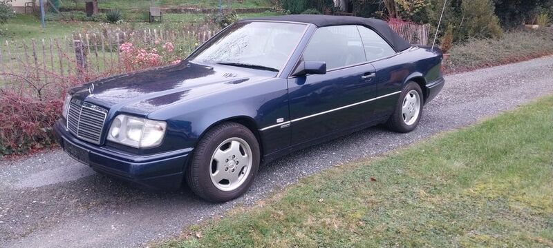 Blau Gebraucht 1997 Mercedes E220 Sportline Cabrio | 25.900 € (Fairer Preis) - Bild 1/4