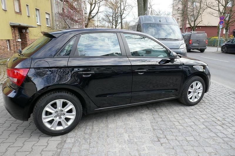 Gebraucht Audi A1 Sportback Attraction 90 PS (66 kW) 2014 Schwarz Kleinwagen