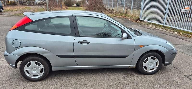Gebraucht Ford Focus Trend 101 PS (74 kW) 2003 Silber Limousine