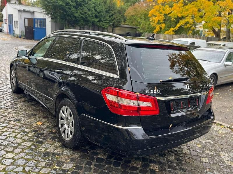 Gebraucht Mercedes E220 170 PS (125 kW) 2011 Obsidianschwarz  metalliclack Kombi