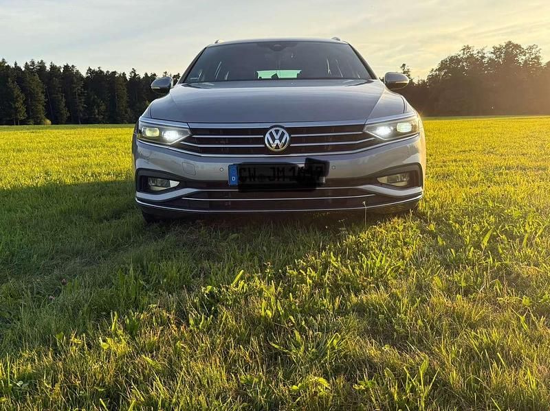 Grau Gebraucht 2020 VW Passat Elegance Kombi | 22.499 € (Etwas zu teuer) - Bild 1/4
