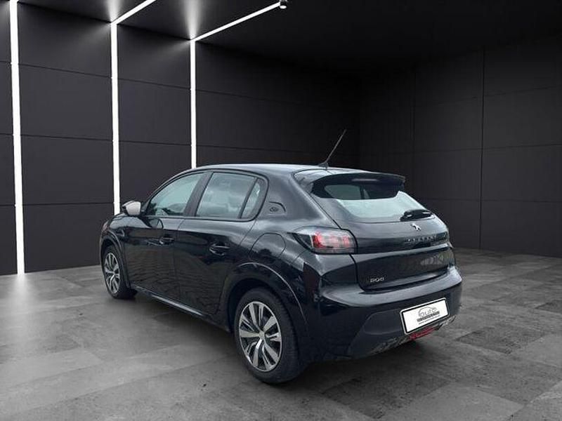 Gebraucht Peugeot e-208 73 kW (100 PS) 2021 Schwarz Kleinwagen
