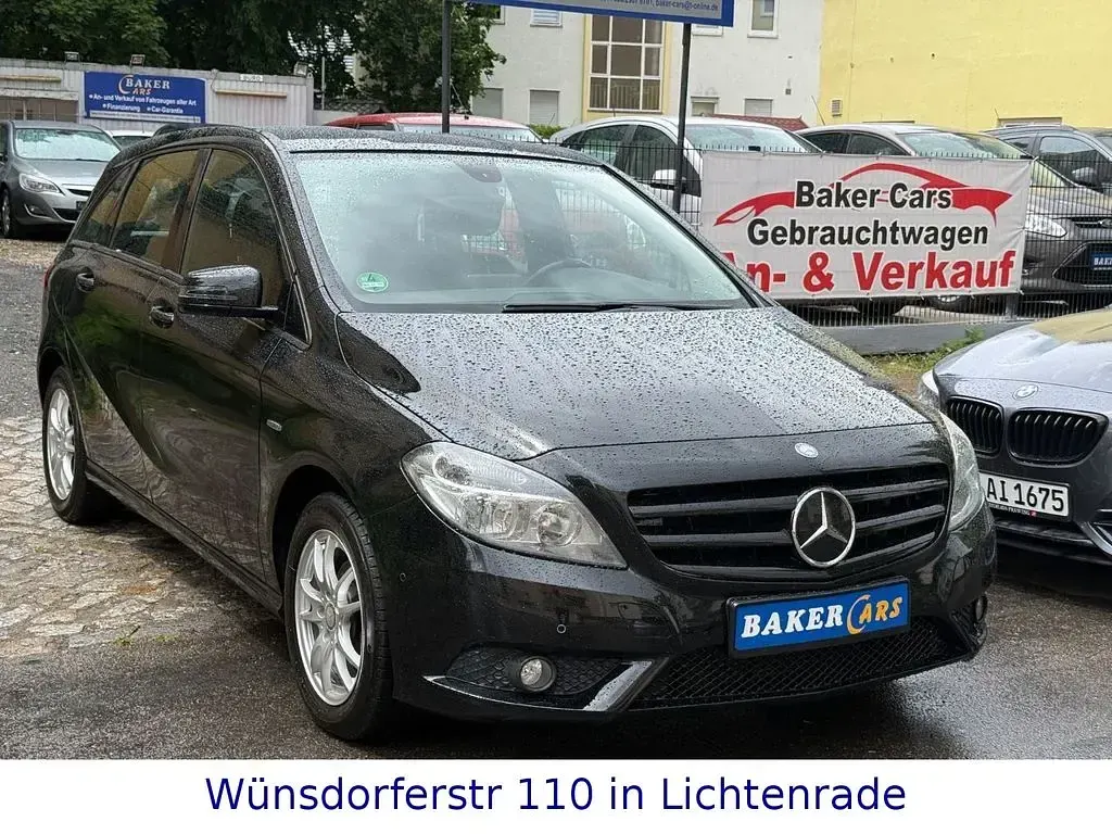 Gebraucht Mercedes B180 122 PS (89 kW) 2012 Schwarz Kleinwagen