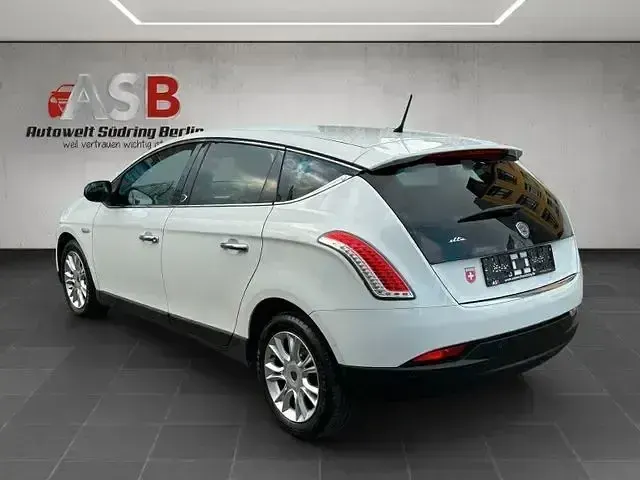 Gebraucht Lancia Delta 140 PS (102 kW) 2010 Weiß Kleinwagen