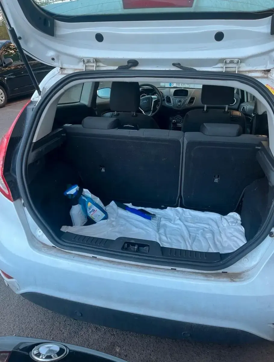 Gebraucht Ford Fiesta 80 PS (58 kW) 2014 Weiß Kleinwagen